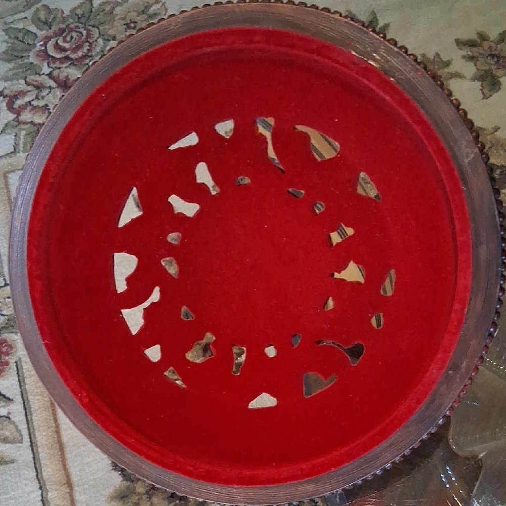 The Perfect Purse/Makeup Bowl. Elegant Decorative Bowl With Red Velvet Inside. - Picture 7 of 16